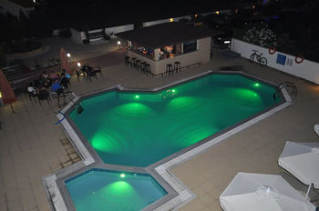 Sarti Plaza Hotel Bagian luar foto