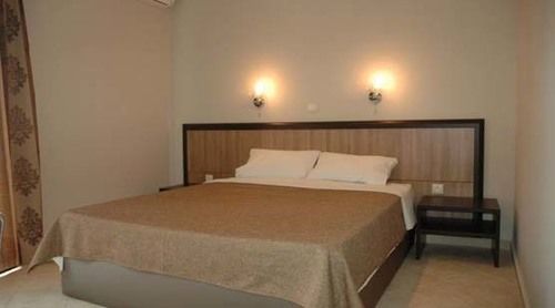 Sarti Plaza Hotel Bagian luar foto
