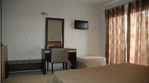 Sarti Plaza Hotel Bagian luar foto
