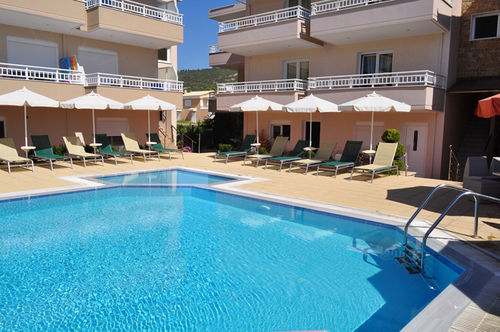 Sarti Plaza Hotel Bagian luar foto